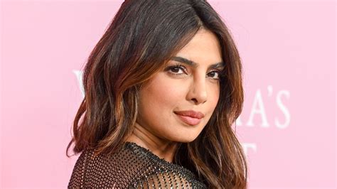 Priyanka Chopra Jonas gave the naked dress an angelic twist at。